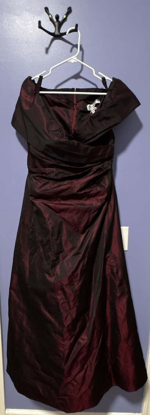 Catherine Regehr Evening Gown Size M Burgundy Off-Shoulder Taffeta Dress